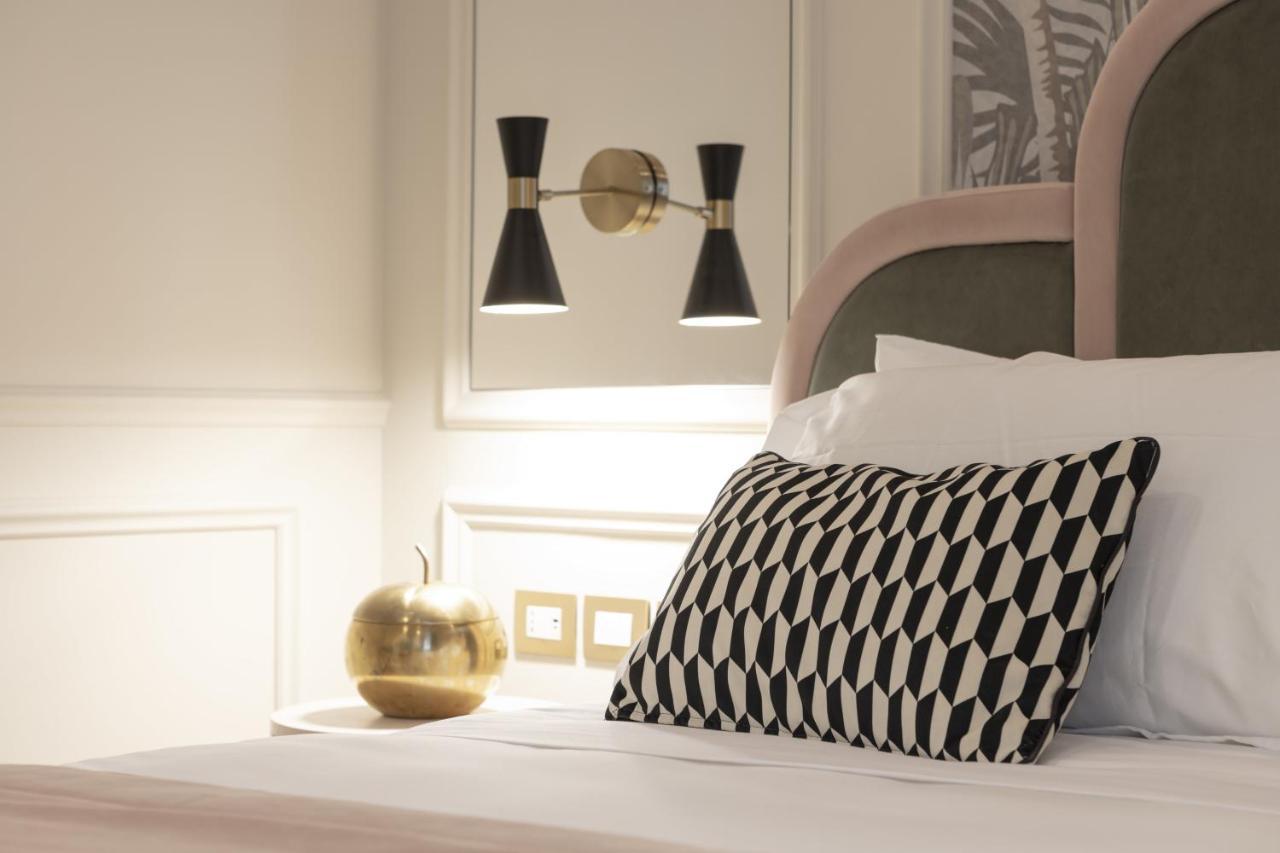 Hotel La Gemma Florence Exterior photo A wall light